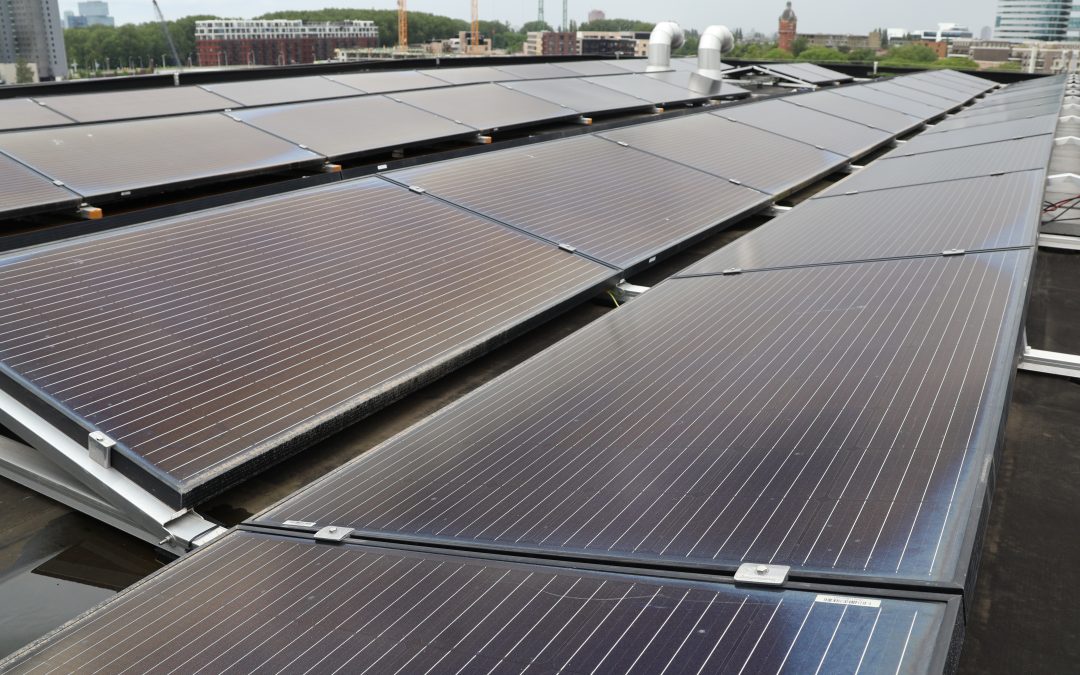 Zonnepanelen op uw dak: waar moet ik rekening mee houden?